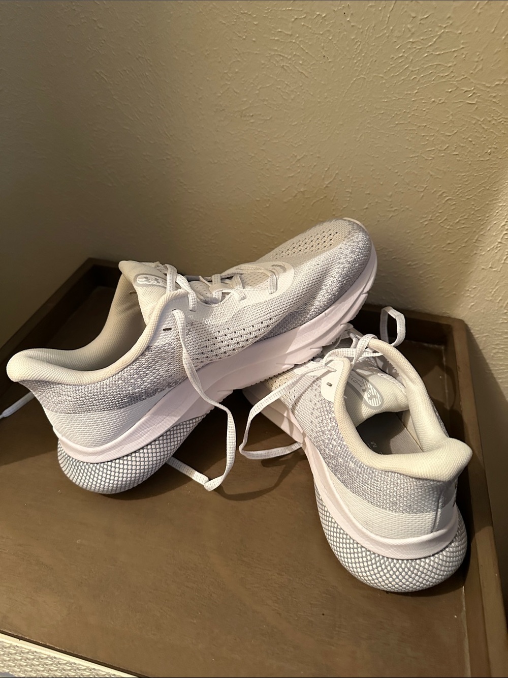 Under Armor Women's White Sneakers Great Condition, work one time!